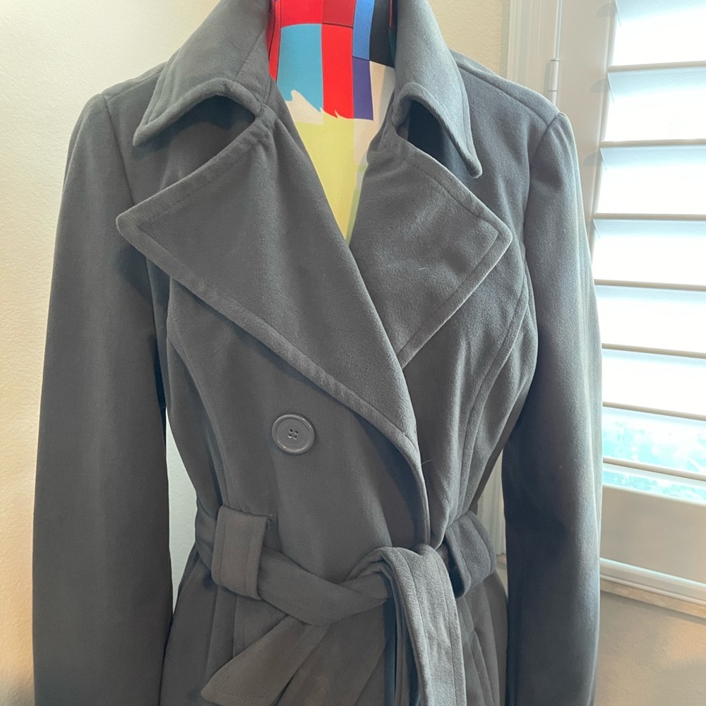 JouJou size L gray jacket with bright green lining.